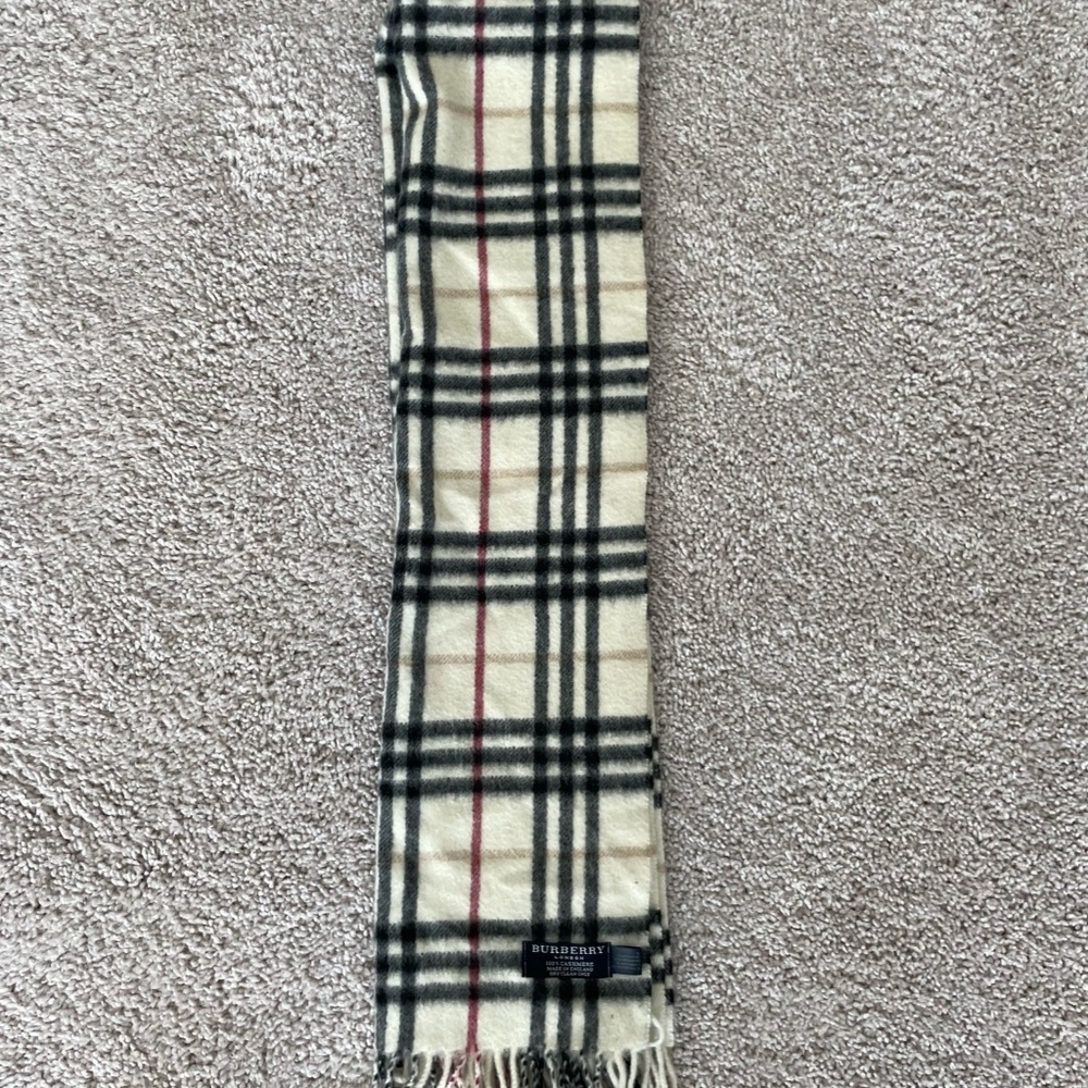 Women's Burberry Scard